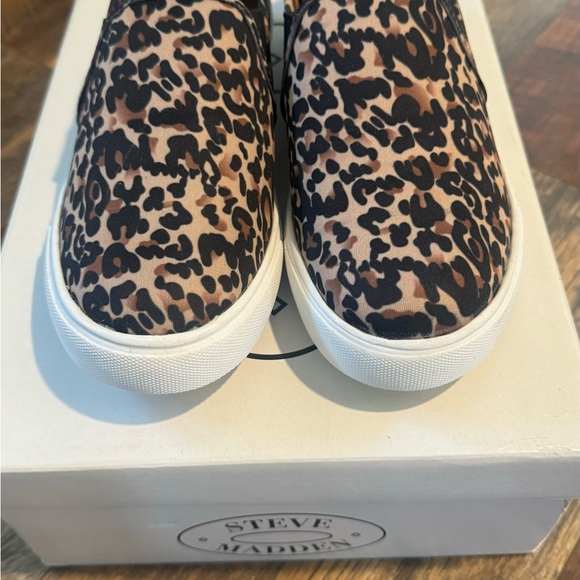 Steve Madden Leopard Print Women's Slip-On Shoes sz 8 NEW - Picture 2 of 4